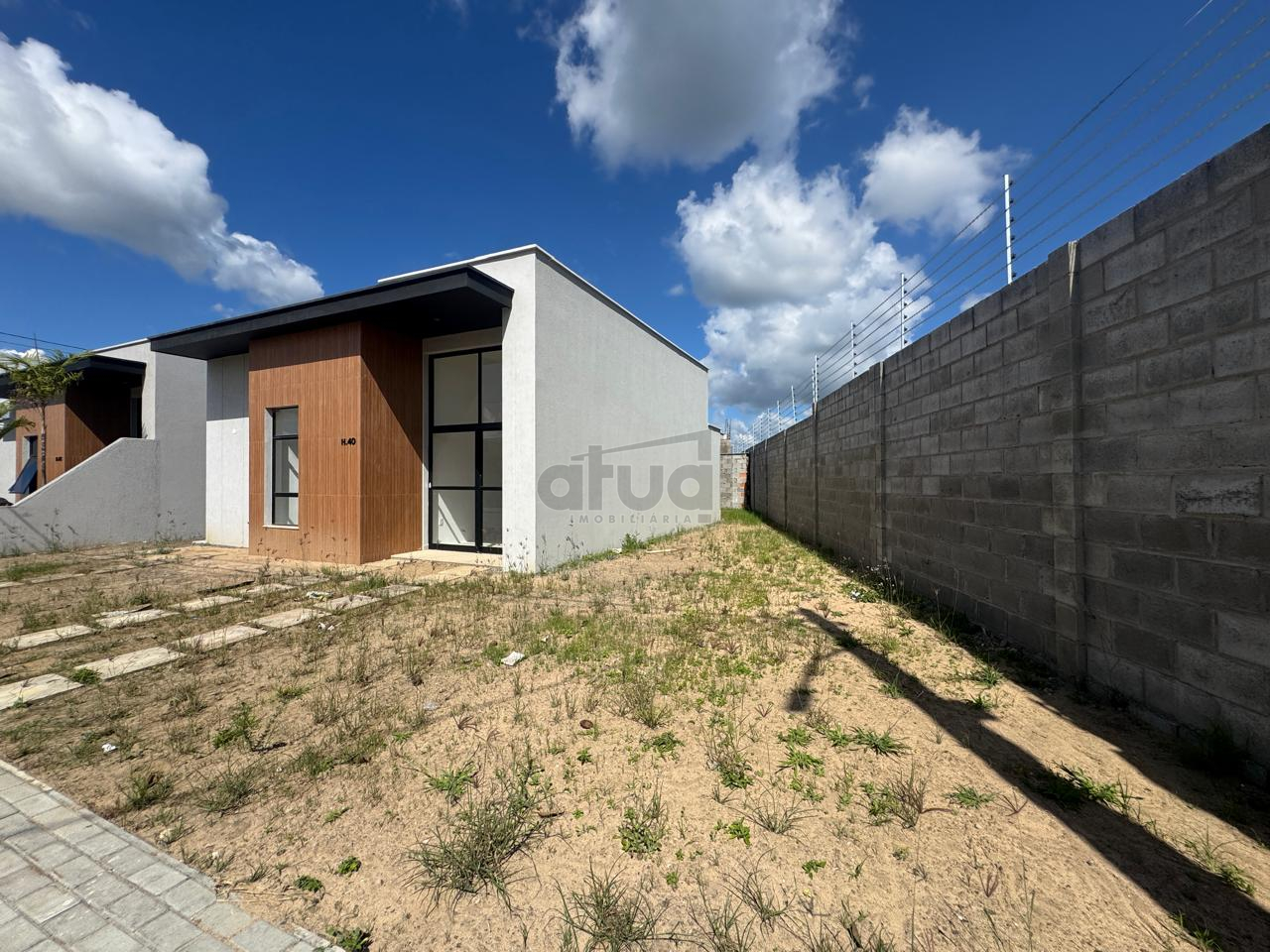 CASA EM CONDOMÍNIO