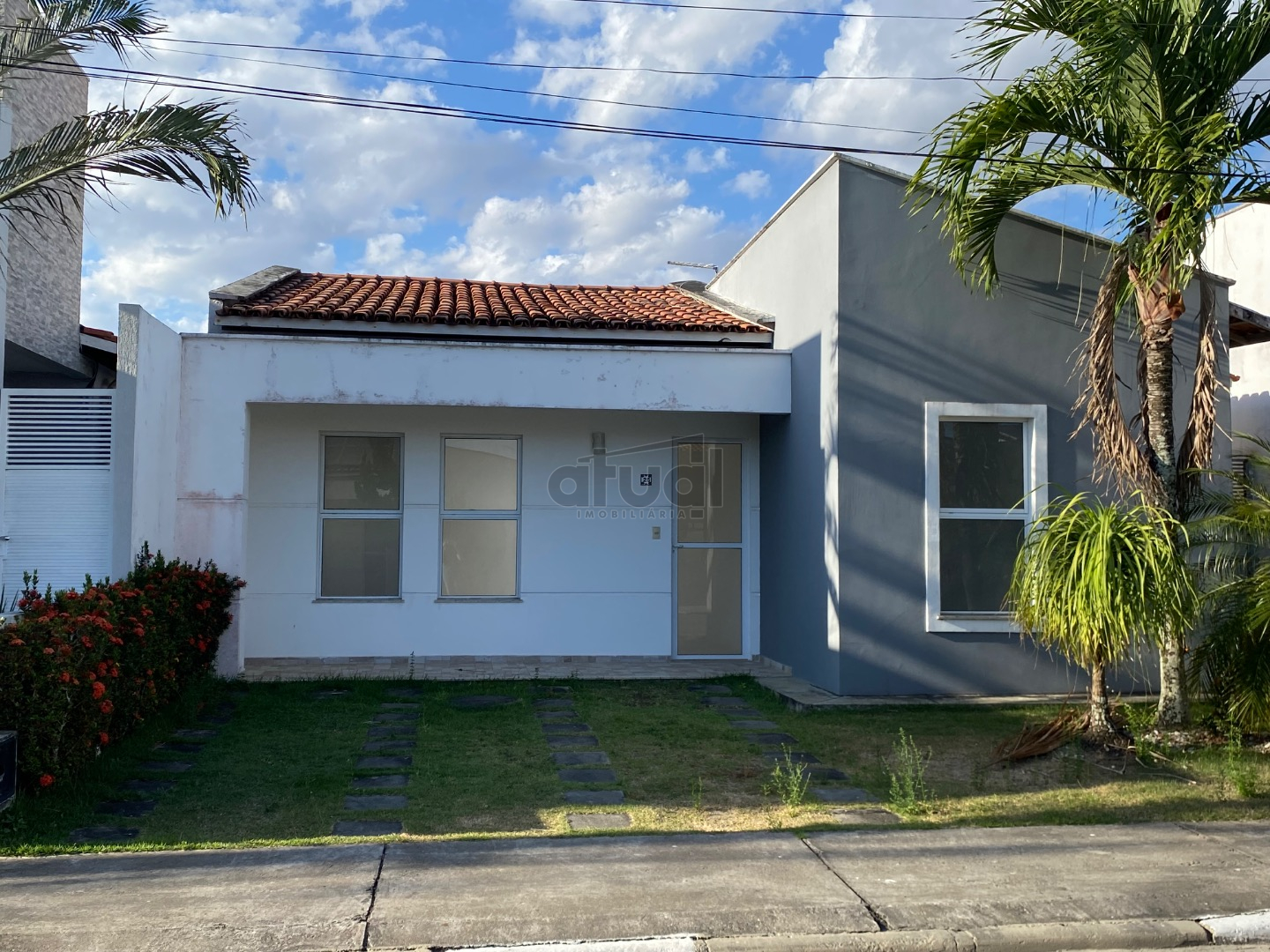CASA EM CONDOMÍNIO